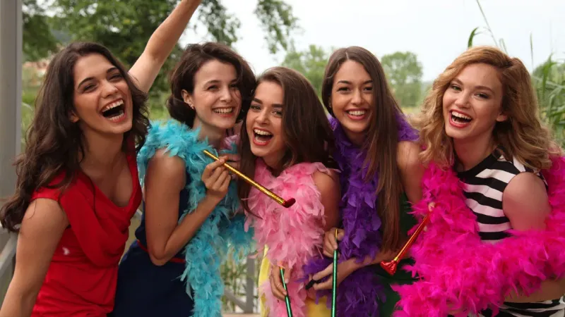 პატარა საყვარელი მატყუარები | Pretty Little Liars (TR)