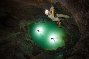 მოგზაურობა საოცარ გამოქვაბულებში | Journey into Amazing Caves